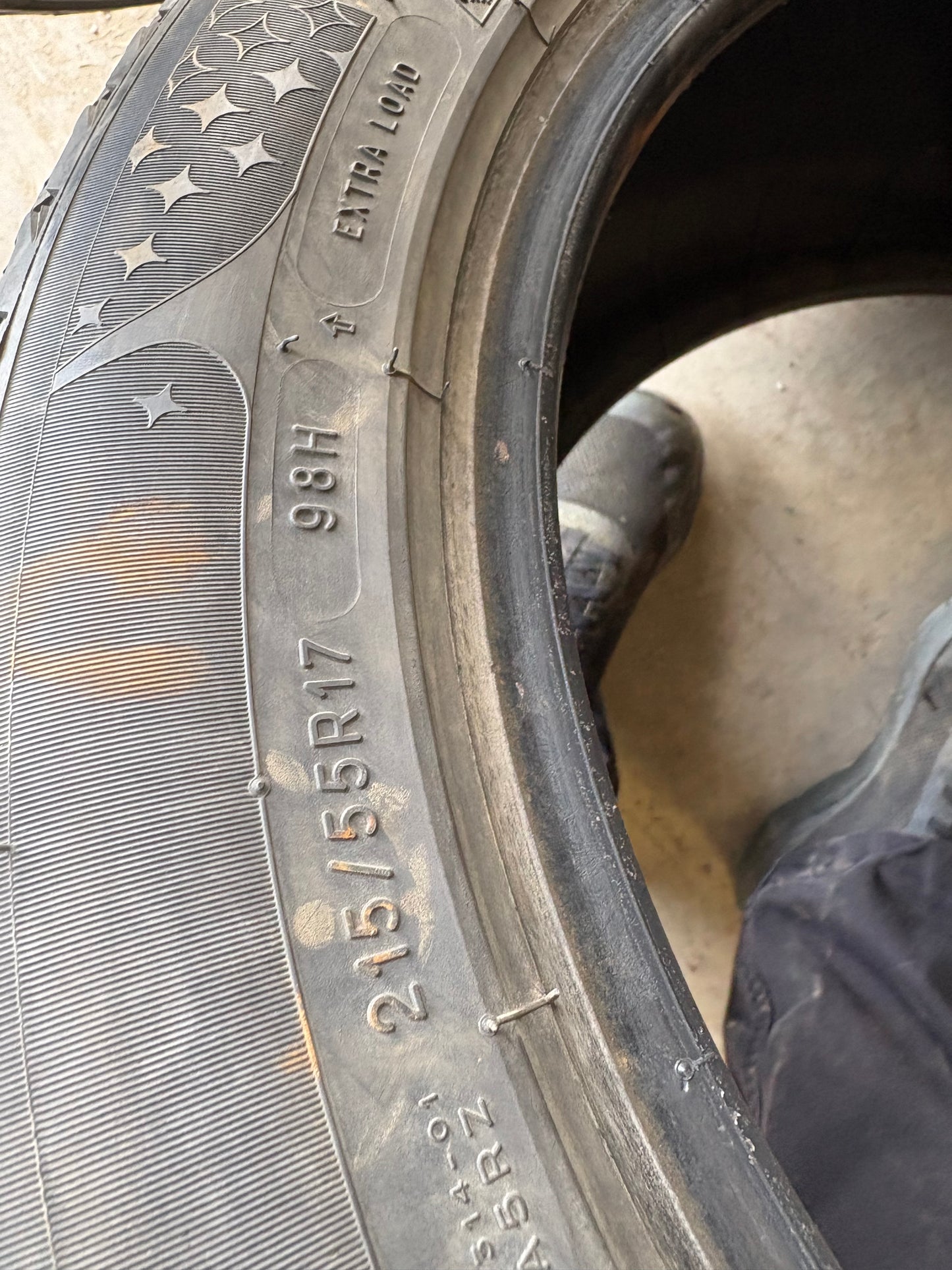 2 pneus d hiver 215/55r17 michelin