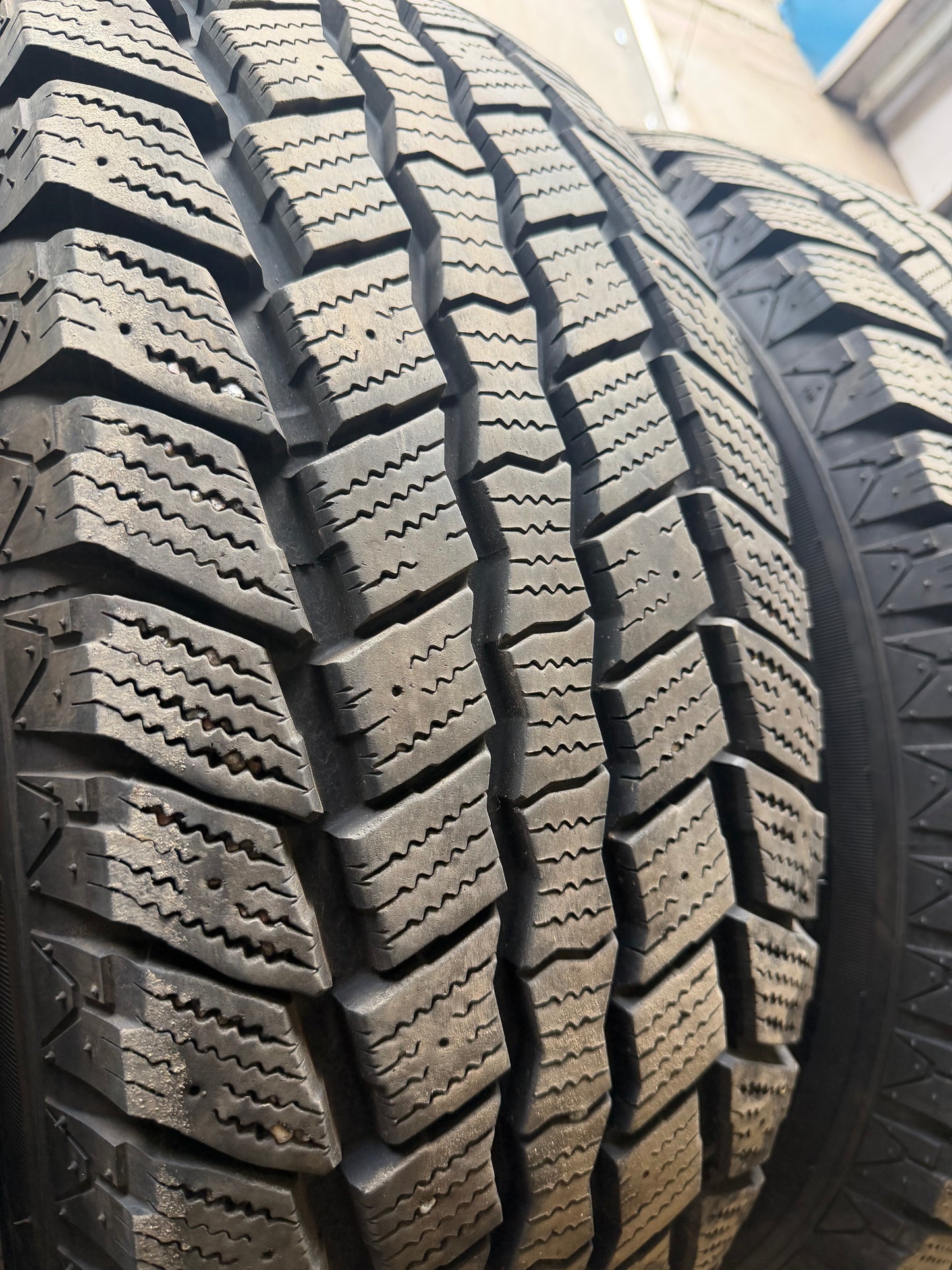 4 pneus d hiver lt 265/70r17 sailum 10 plies a l état neuf