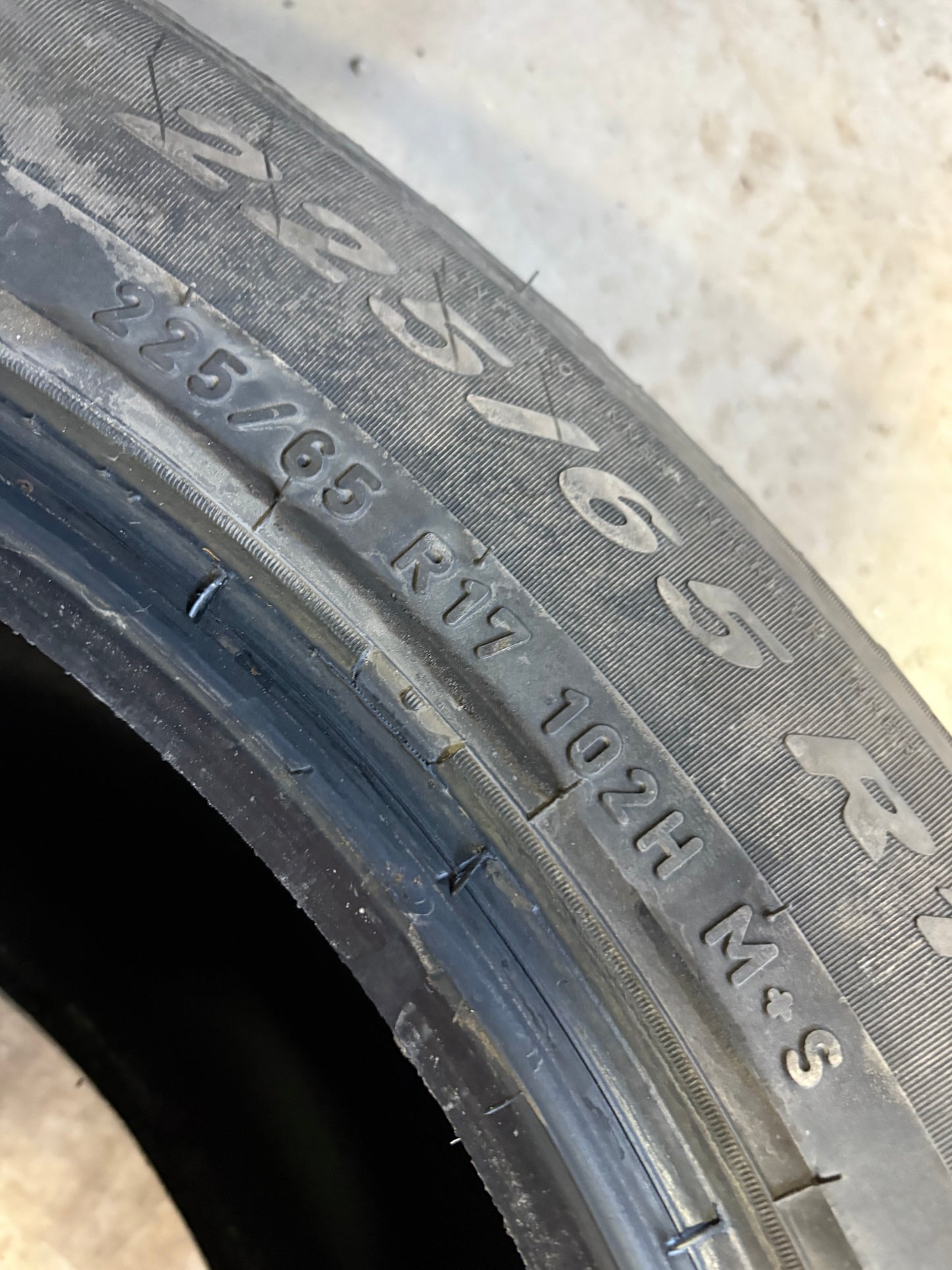 4 pneus d ete 225/65r17 pirelli en bon état