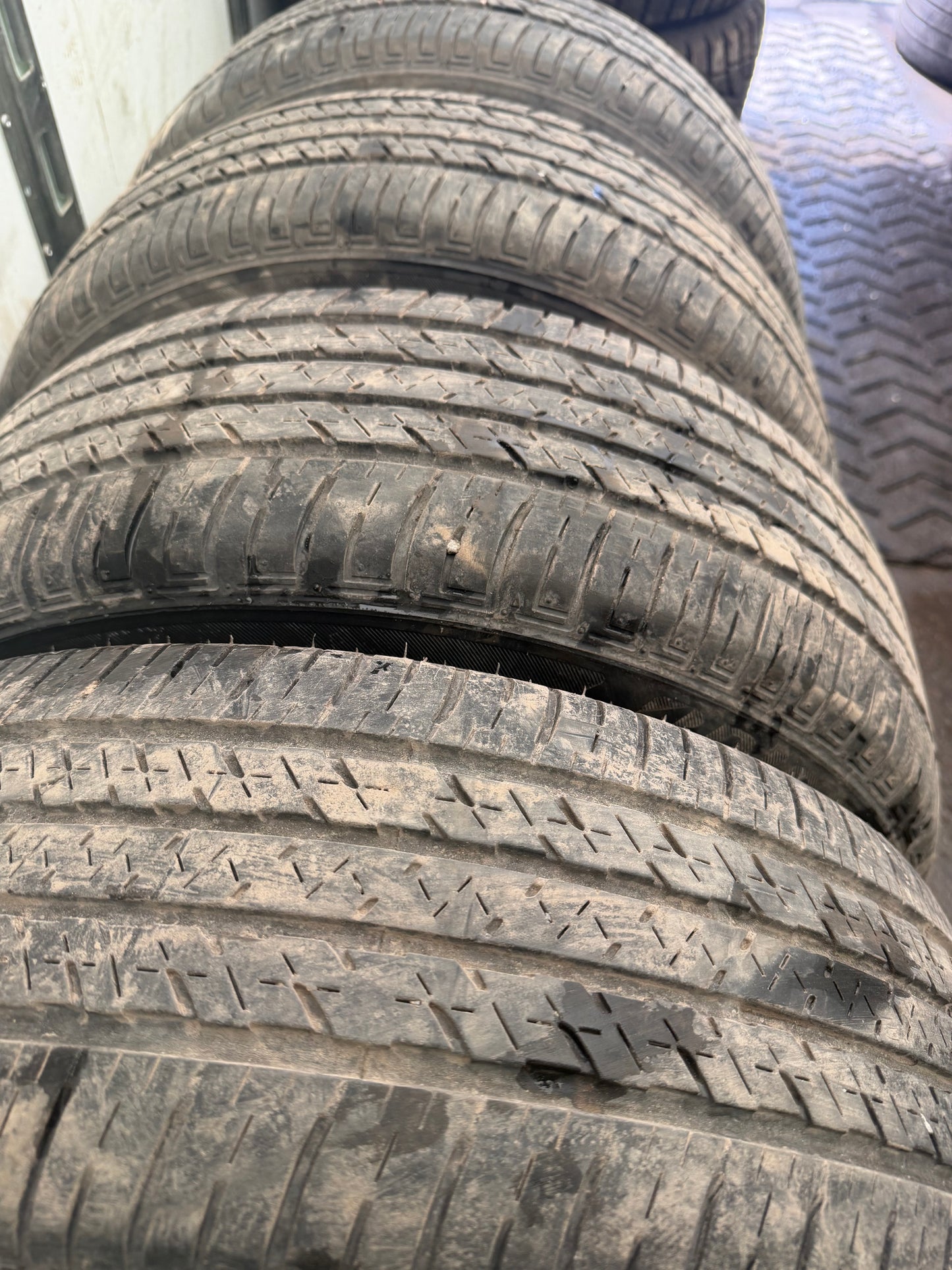 4 pneus d ete 205/60r16 Bridgestone en bon état