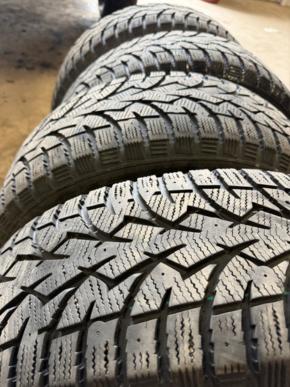 4 pneus d hiver 225/60r17 toyo a l état neuf