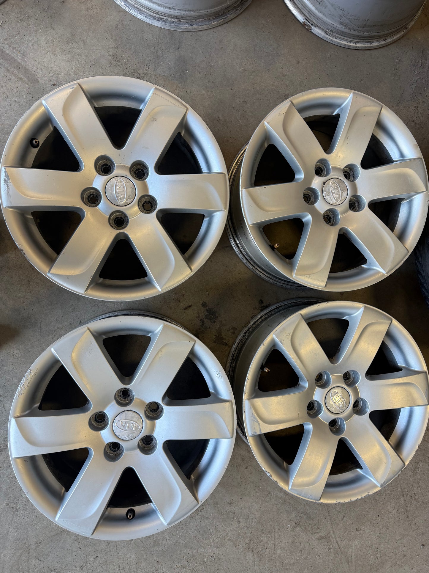 4 mags kia 16 pouces 5x114.3