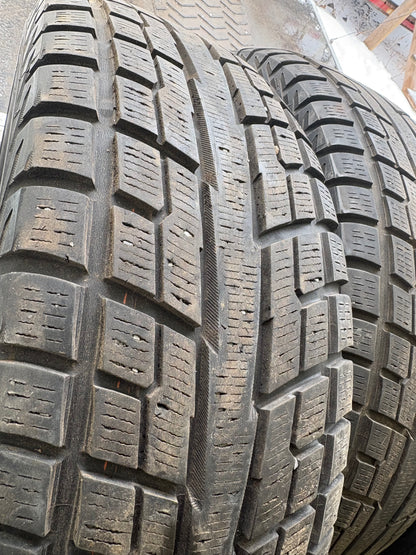 4 pneus d hiver 245/65r17 Yokohama en bon état