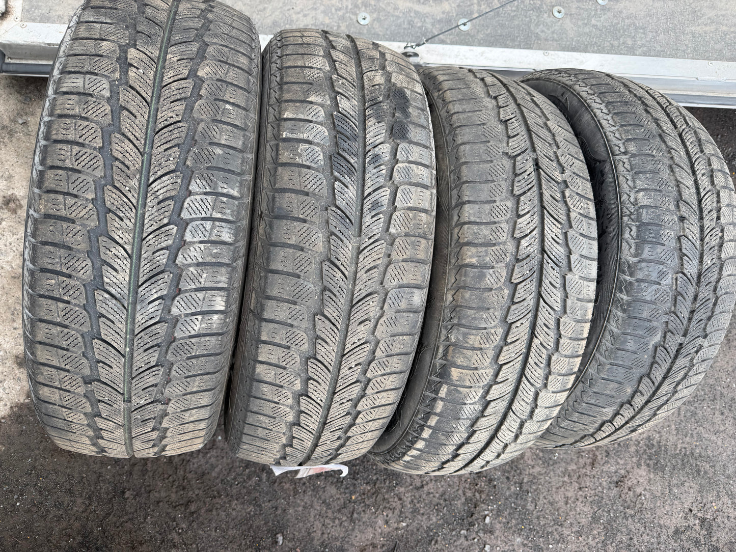 4 pneus d hiver 205/60r16 royal snow