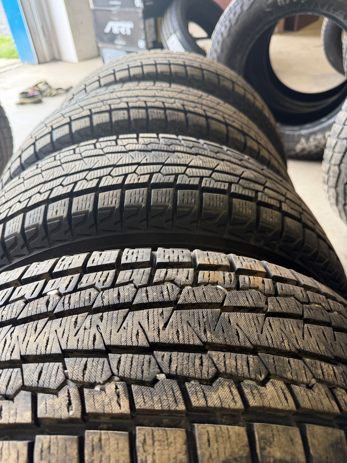 4 pneus d hiver 215/60r17  Yokohama a l état neuf