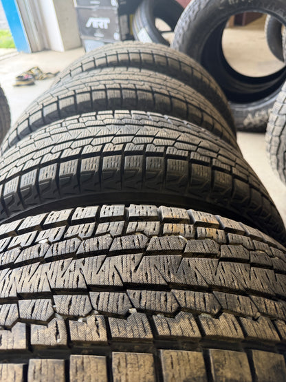 4 pneus d hiver 215/60r17  Yokohama a l état neuf