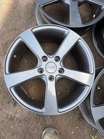 4 mags rtx 17 pouces 5x114.3 a l état neuf