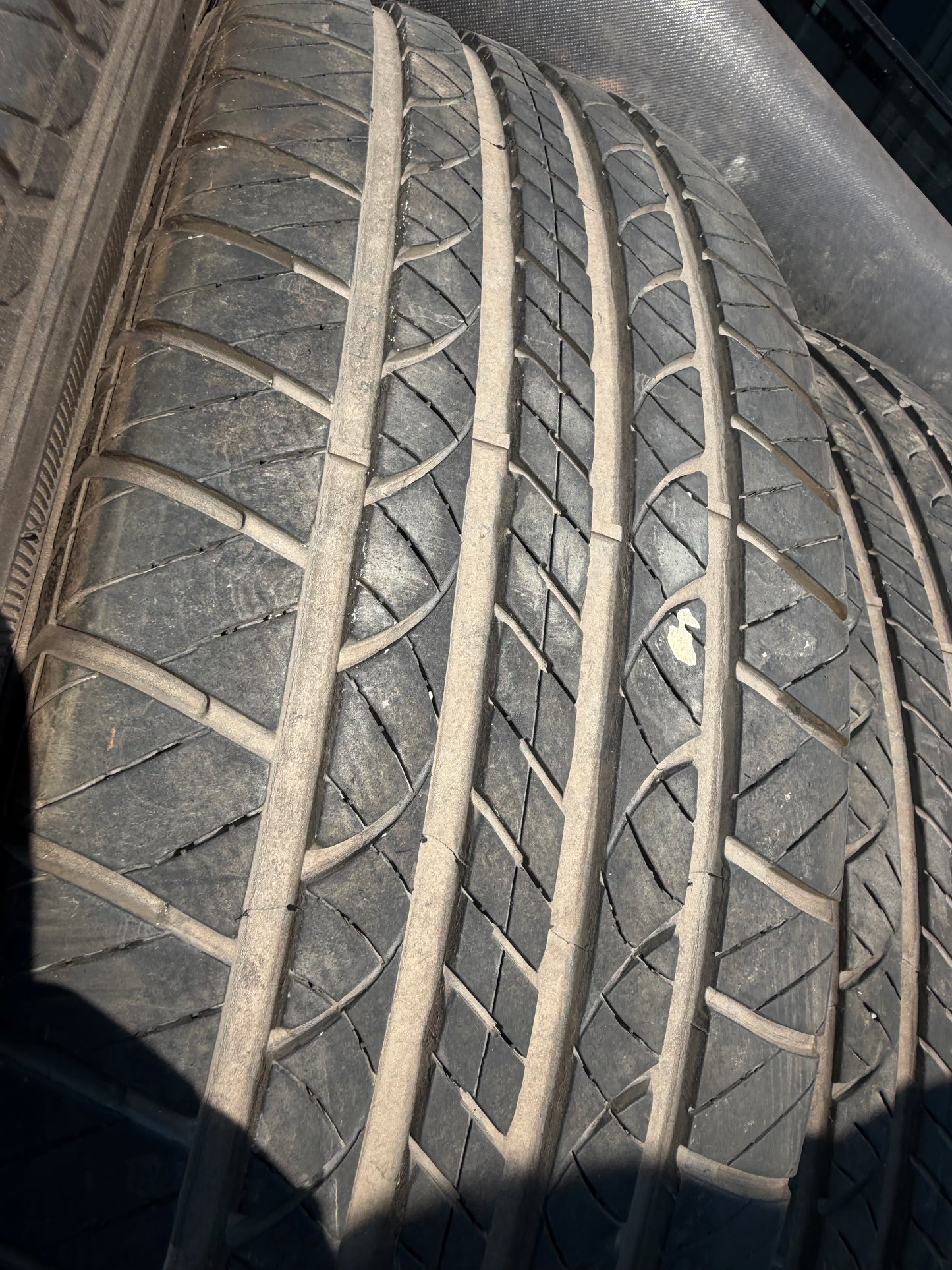 4 pneus d ete 215/70r16 kelly en tres bon etat