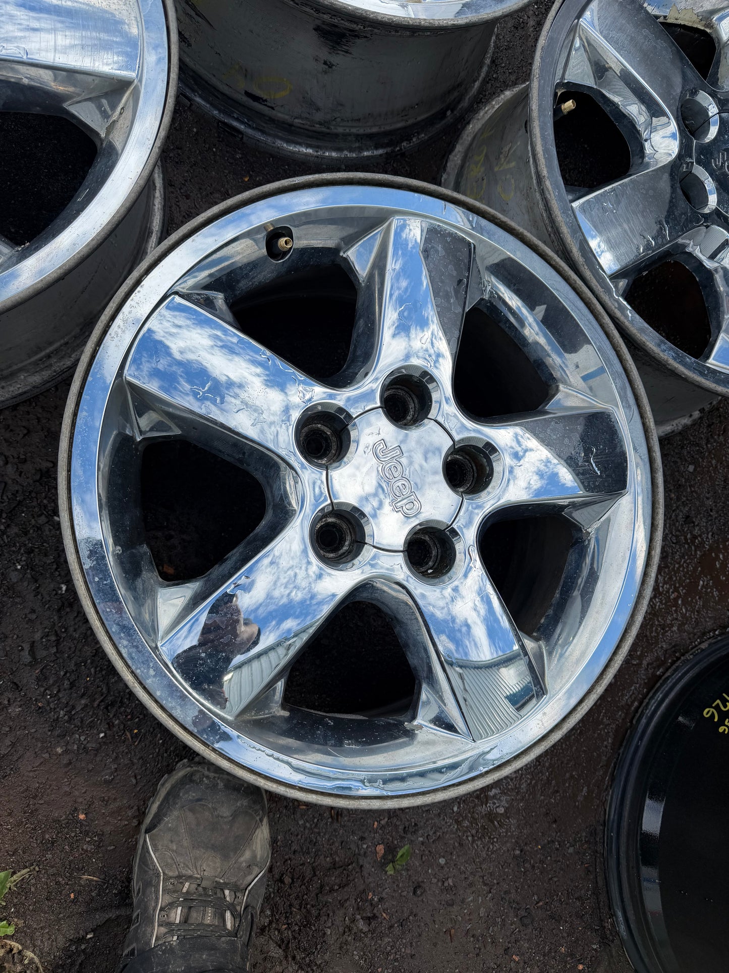 4 mags jeep 17 pouces 5x127 en bon état