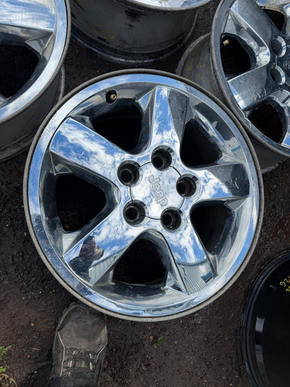 4 mags jeep 17 pouces 5x127 en bon état