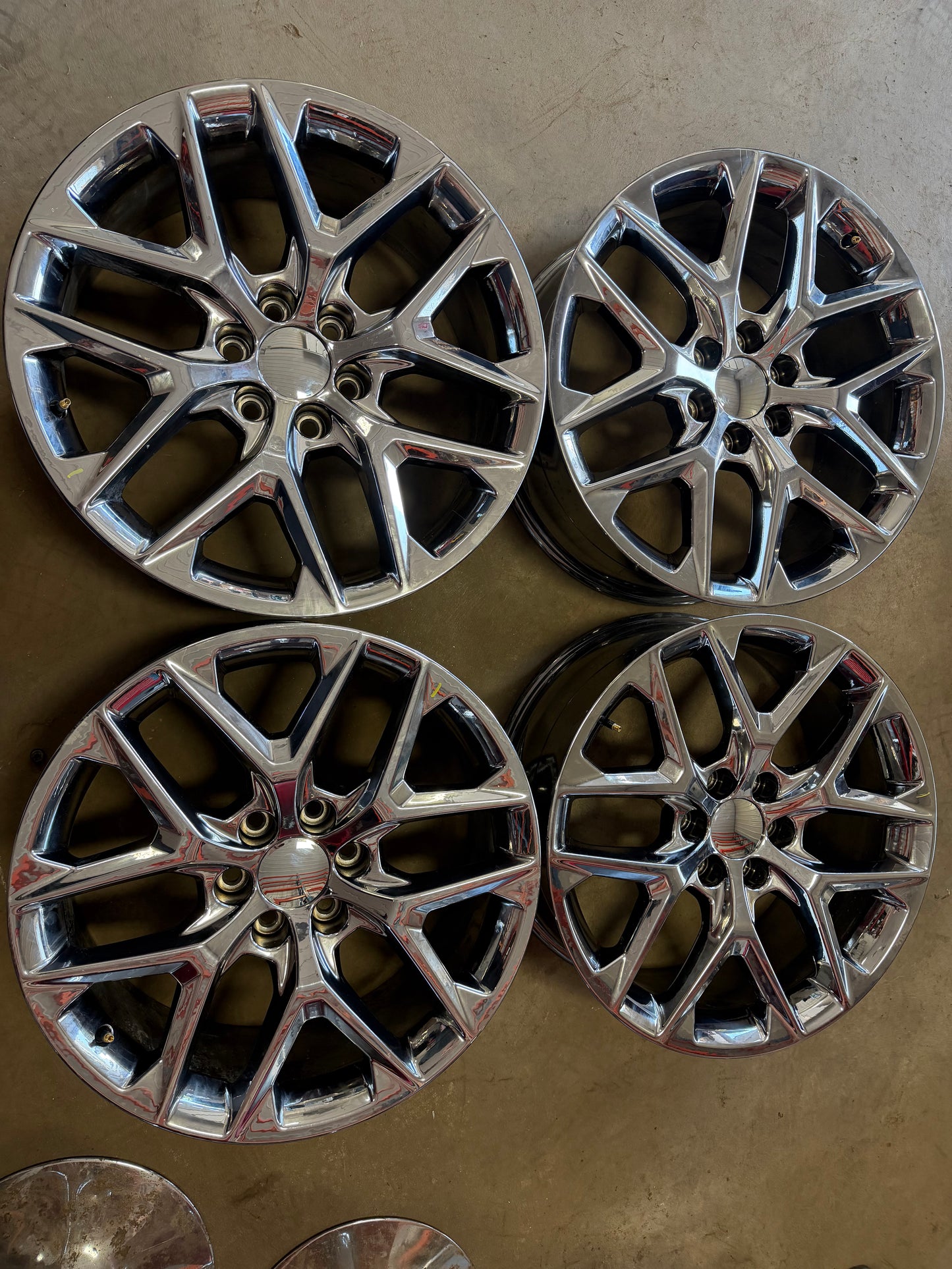 4 mags d origine cadillac escalade neufs 22 pouces 6x139.7 en liquidation