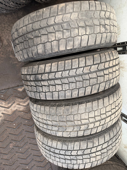 4 pneus d hiver 205/60r16 dunlop en bon état