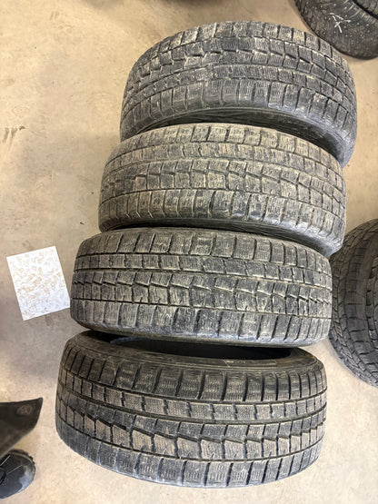 4 pneus d hiver 215/55r17 dunlop en tres bon état
