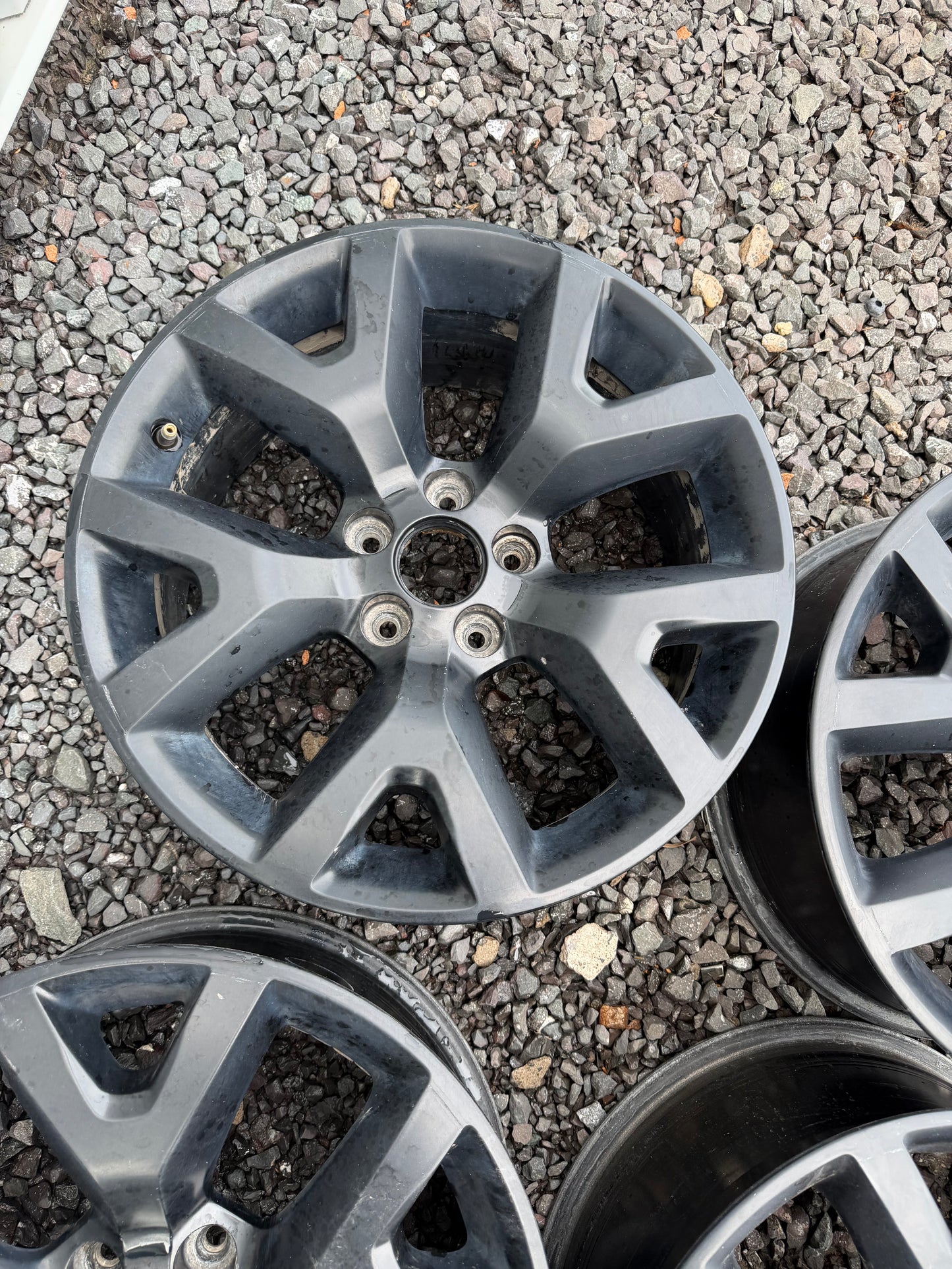 4 mags jeep 17 pouces 5x110 avec valves tpms en très bon état