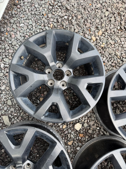 4 mags jeep 17 pouces 5x110 avec valves tpms en très bon état