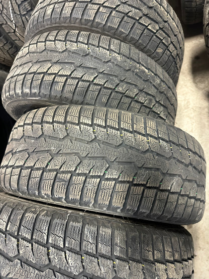 4 pneus d hiver 205/55r16 toyo