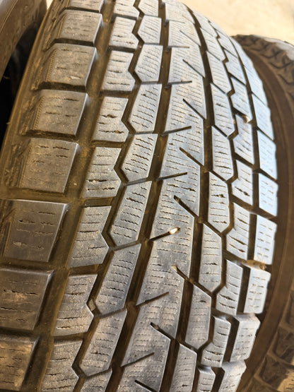 4 pneus d hiver 235/65r18 Yokohama a l état neuf