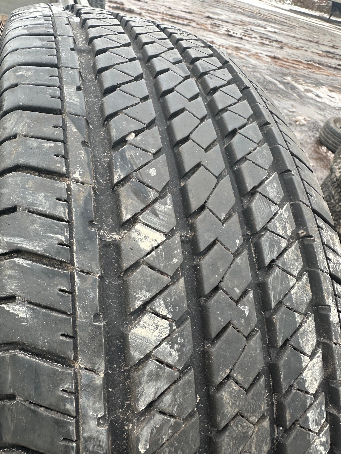 4 pneus d ete 255/70r17 Bridgestone en tres bon etat