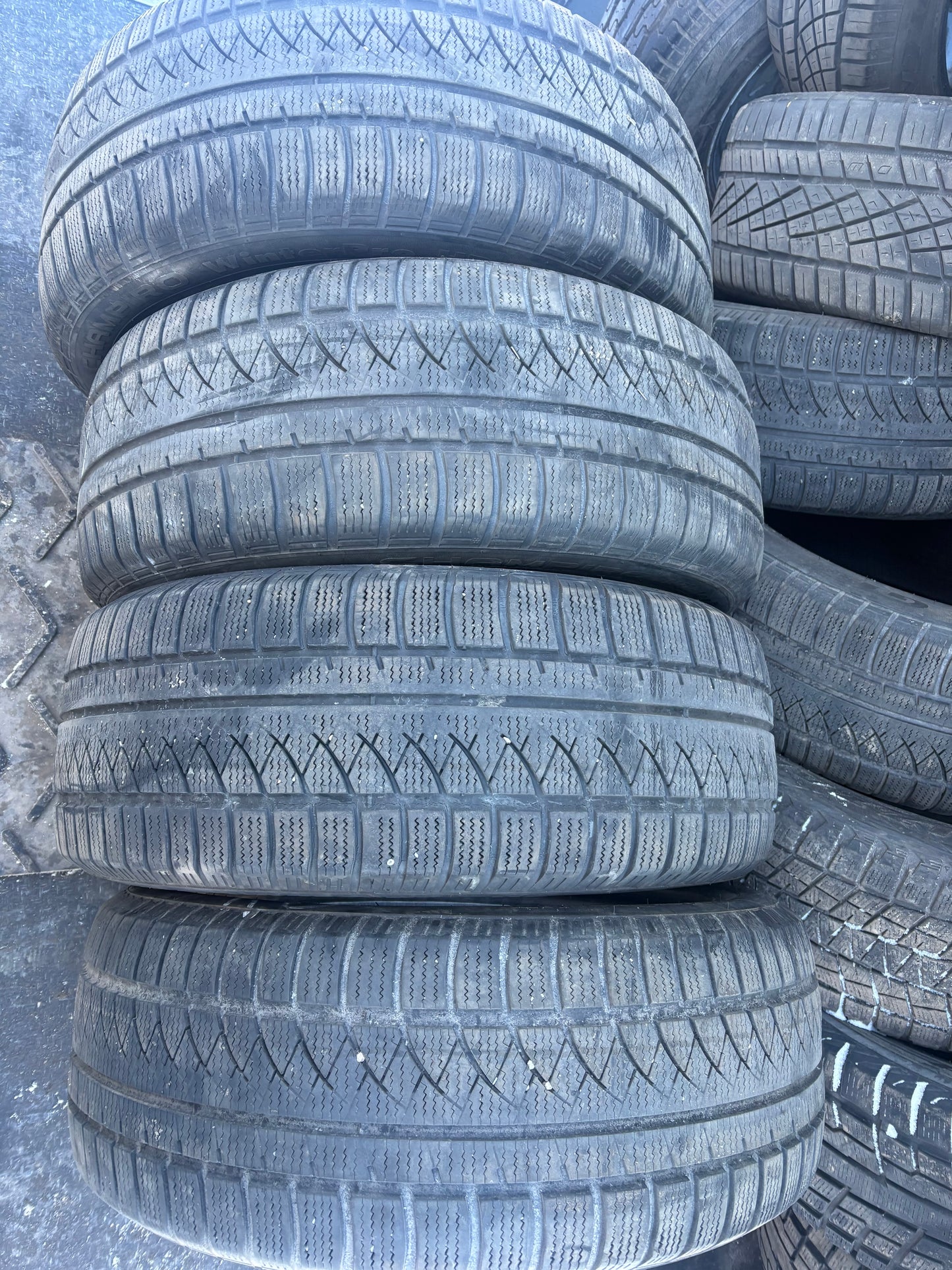 4 pneus d hiver 235/50r18 gt radial