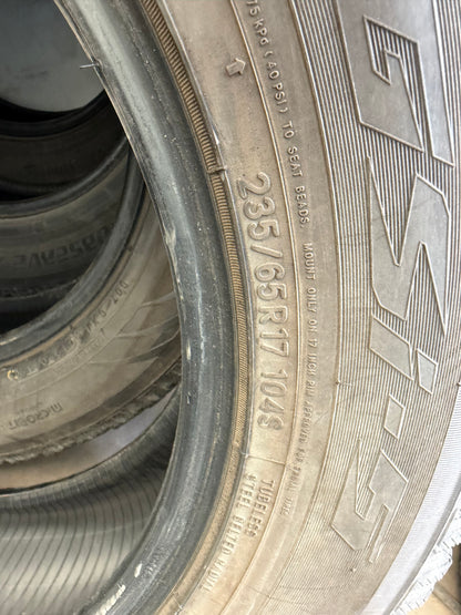 4 pneus d hiver 235/65r17 toyo en bon etat