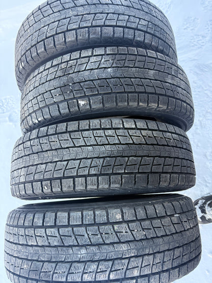 4 pneus d hiver 235/65r17 dunlop en tres bon etat