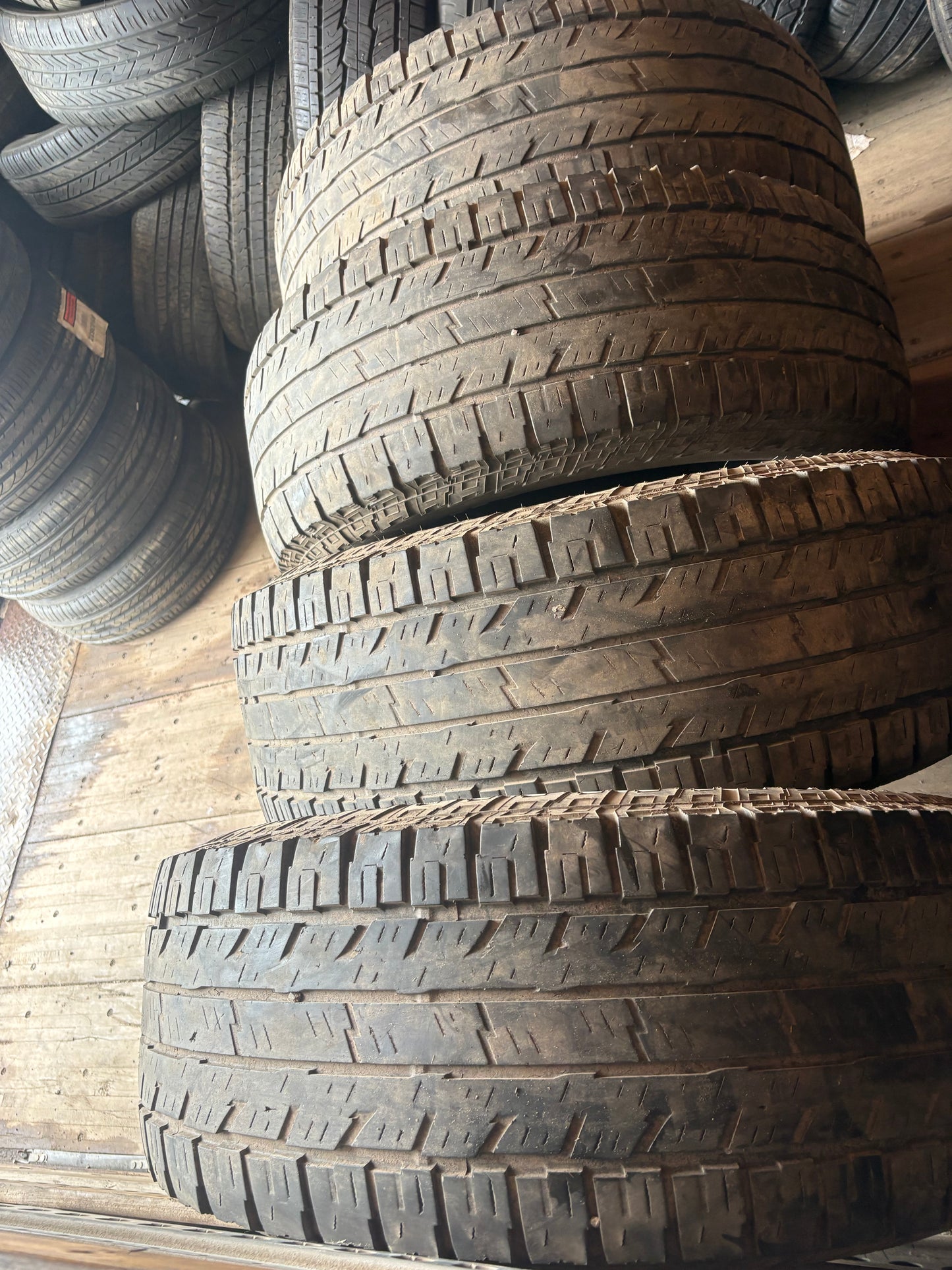 4 pneus d ete lt 315/70r17 Yokohama 10 plies en bon état