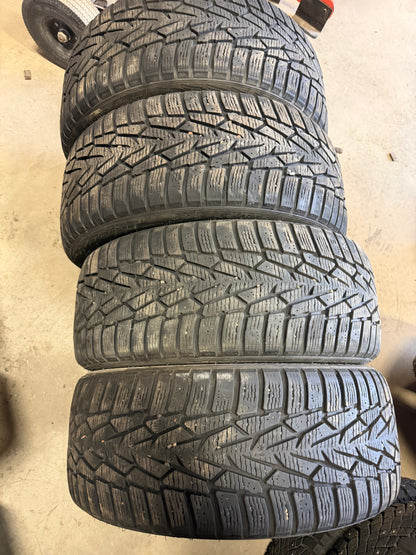 4 pneus d hiver 225/45r17 nokian en tres bon état