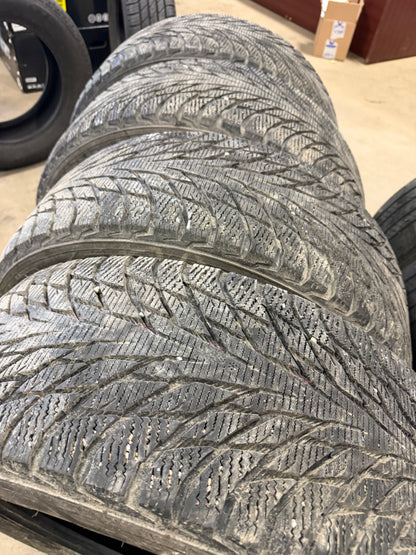4 pneus d hiver 225/50r18 nokian en bon état