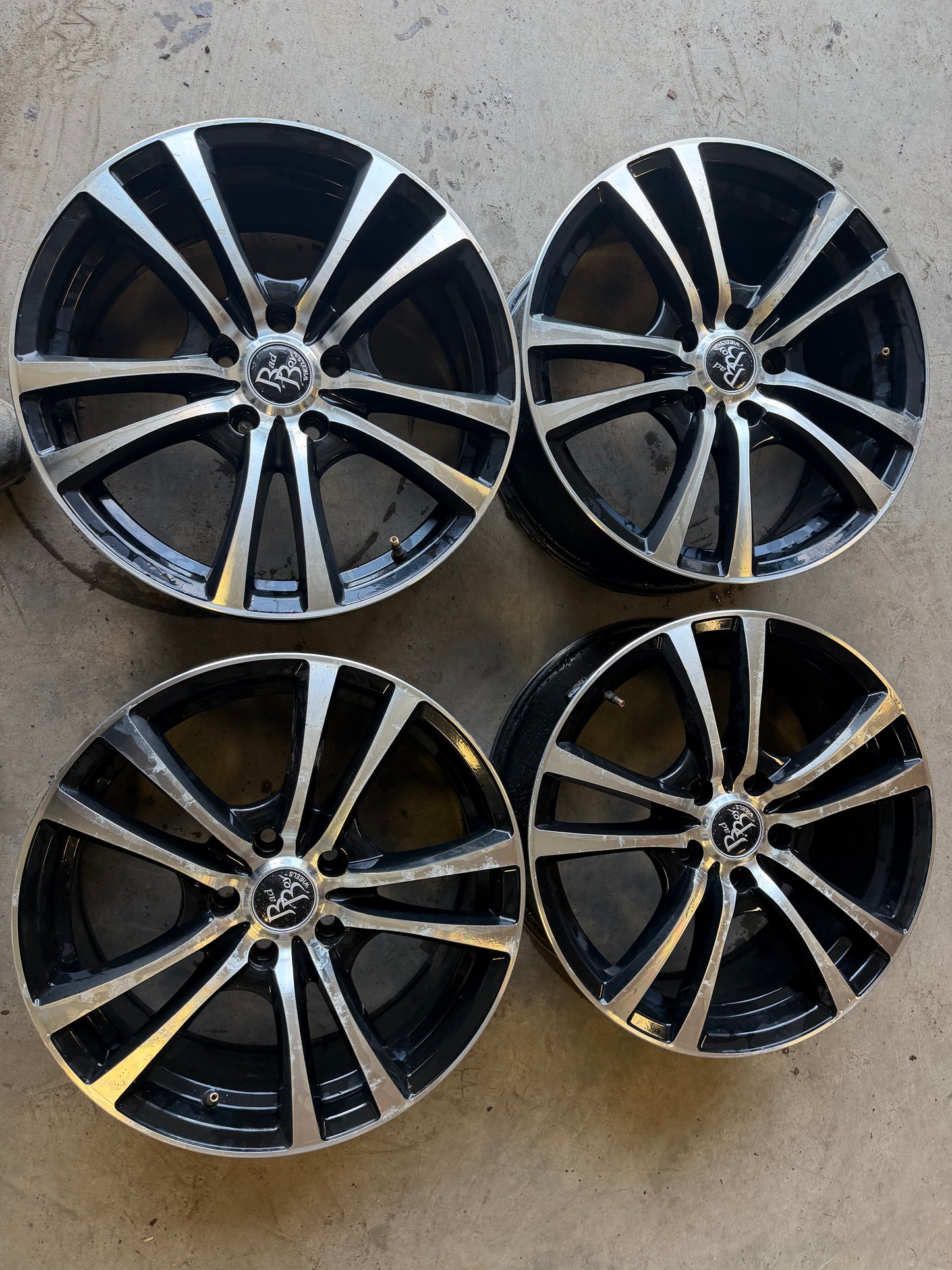 4 mags bad boy 17 pouces 5x112