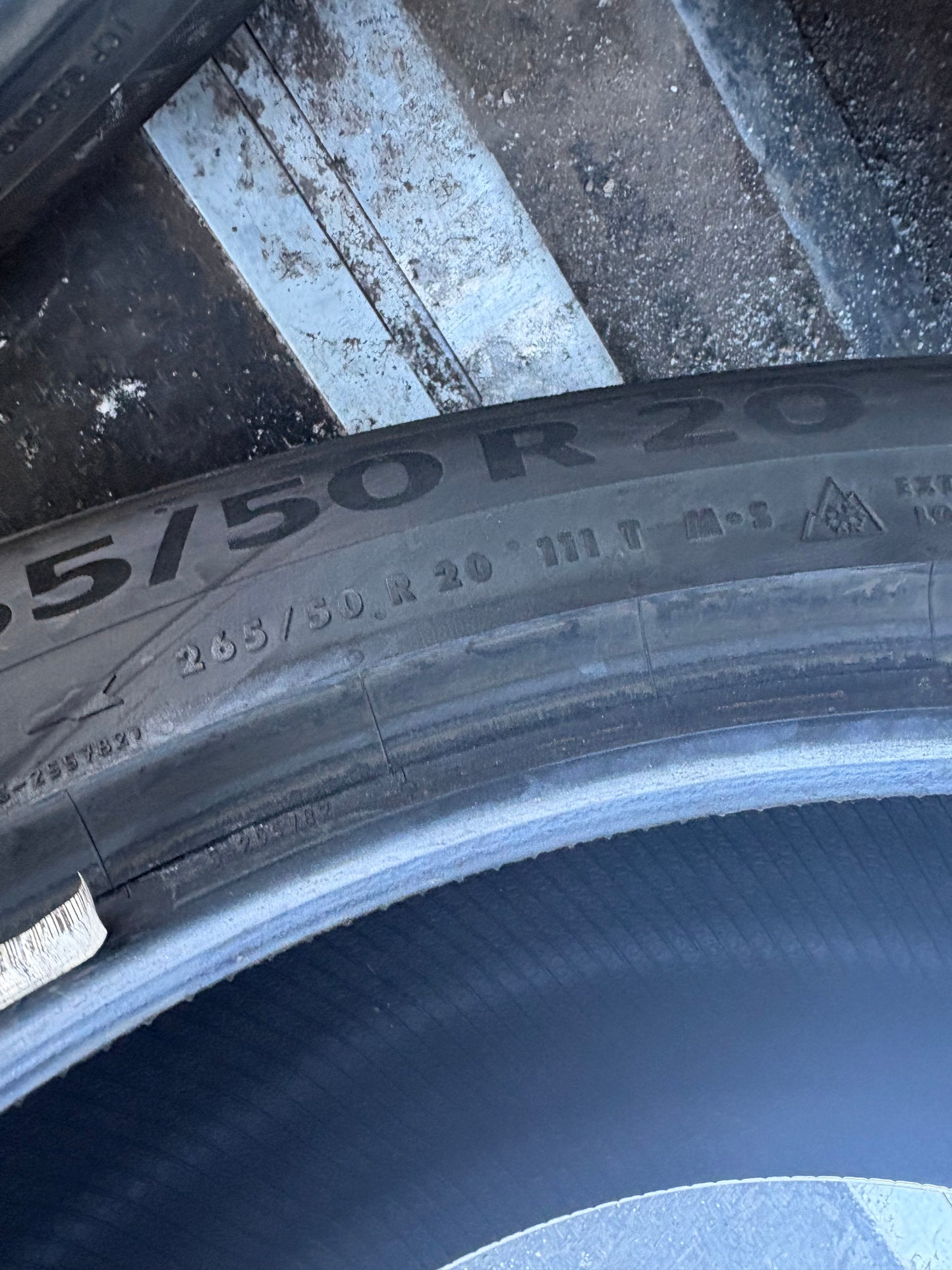 4 pneus d hiver 265/50r20 continental a l état neuf