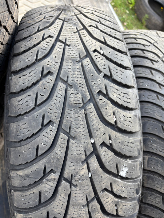 2 pneus d hiver 225/65r17 maxxis
