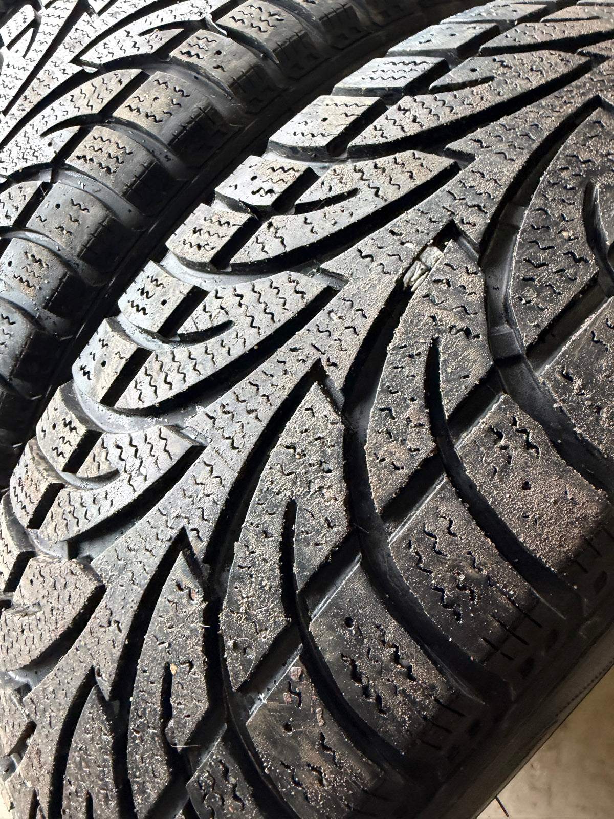 4 pneus d hiver 215/60r17 sailum a l etat neuf