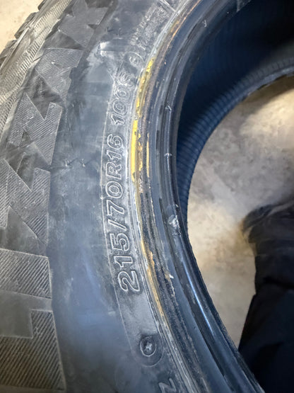 4 pneus d hiver 215/70r16 Bridgestone a l etat neuf