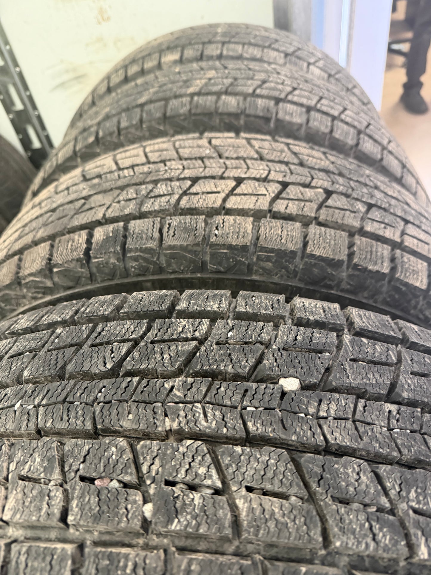 4 pneus d hiver neufs 235/65r17 dunlop en liquidation