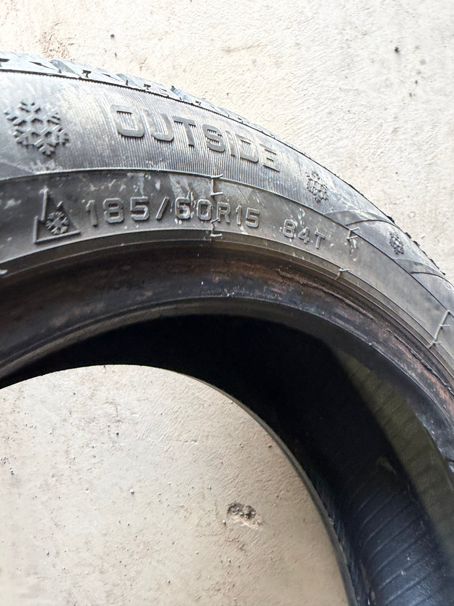 2 pneus d hiver 185/60r15 hiffly a l etat neuf