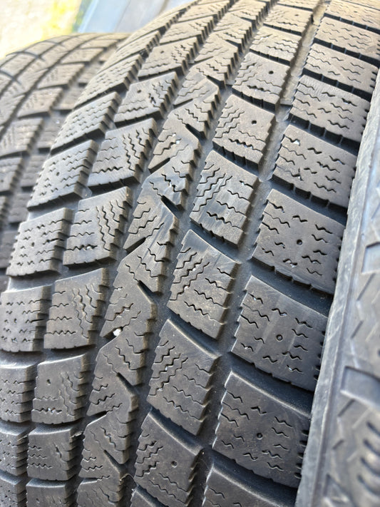 4 pneus d hiver 205/60r16 good year en bon etat