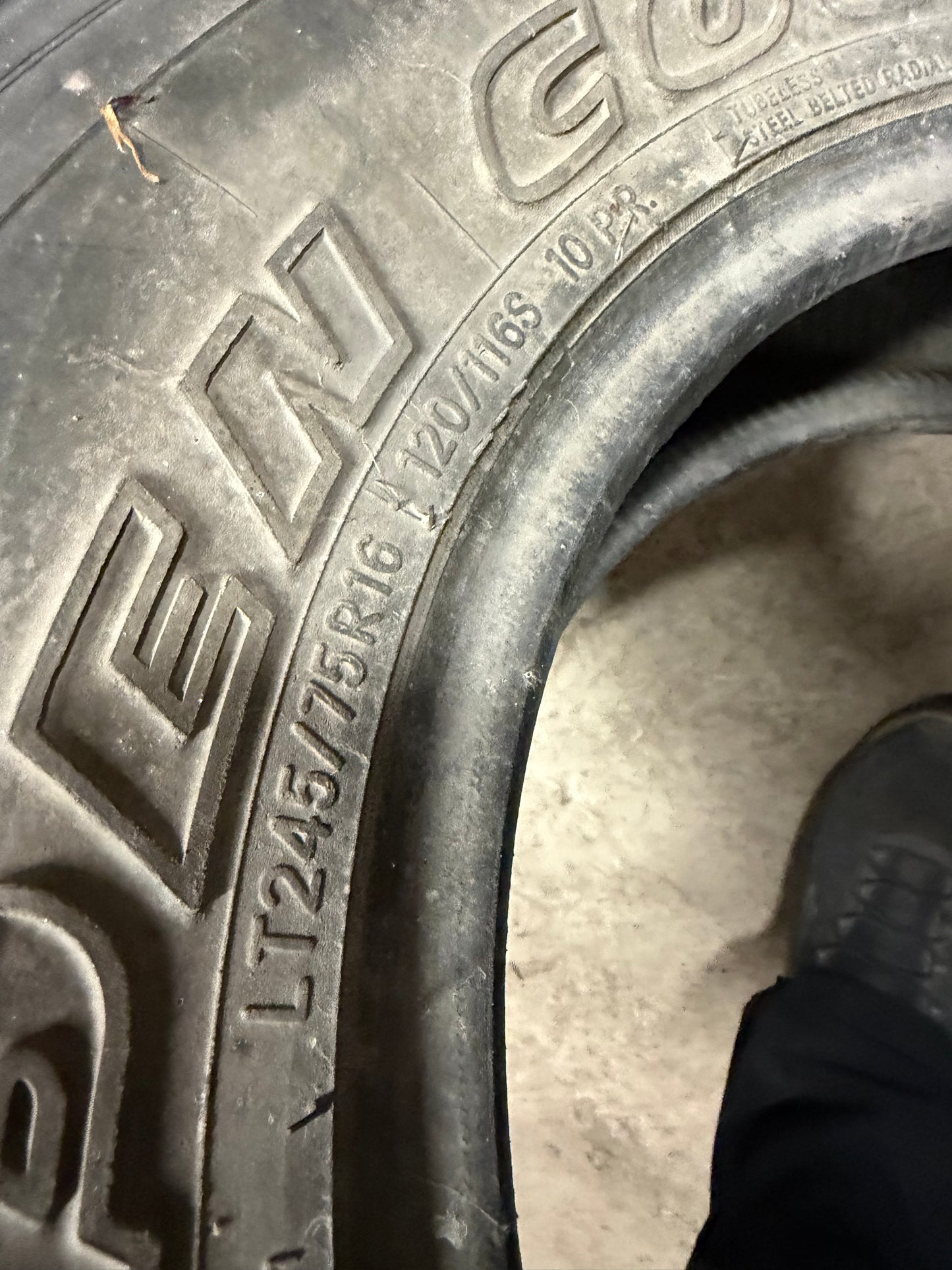 4 pneus d ete lt 245/75r16 toyo 10 plies en bon etat