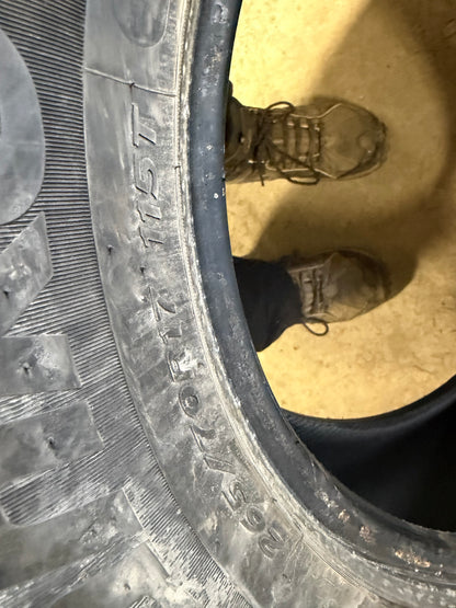 4 pneus d hiver 265/70r17 hankook en bon état