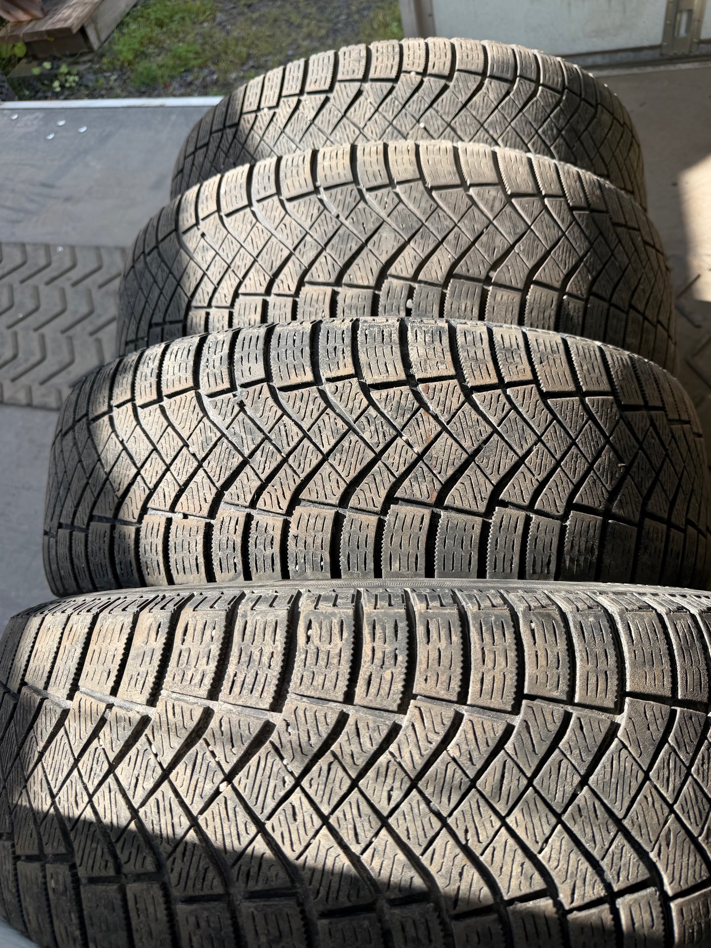 4 pneus d hiver 215/70r16 pirelli en bon etat