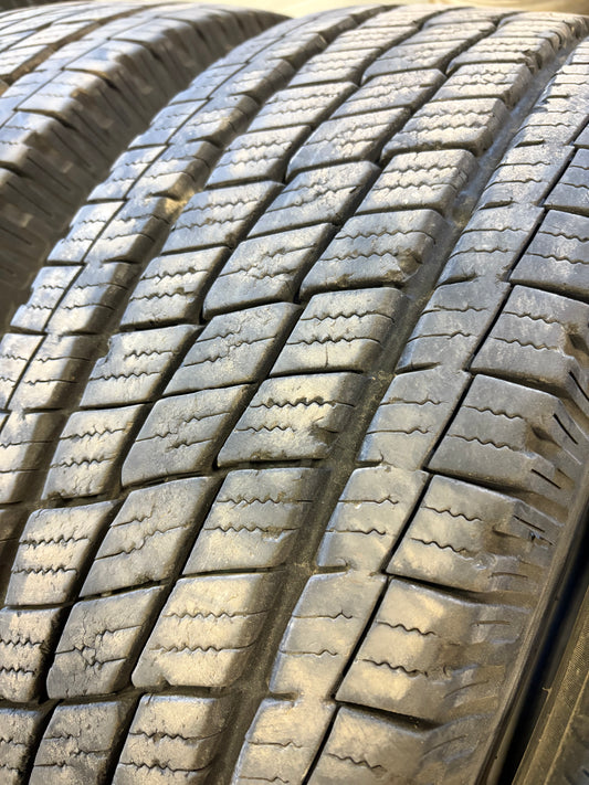 4 pneus d ete lt 245/70r17 toyo 10 plues a l etat neuf