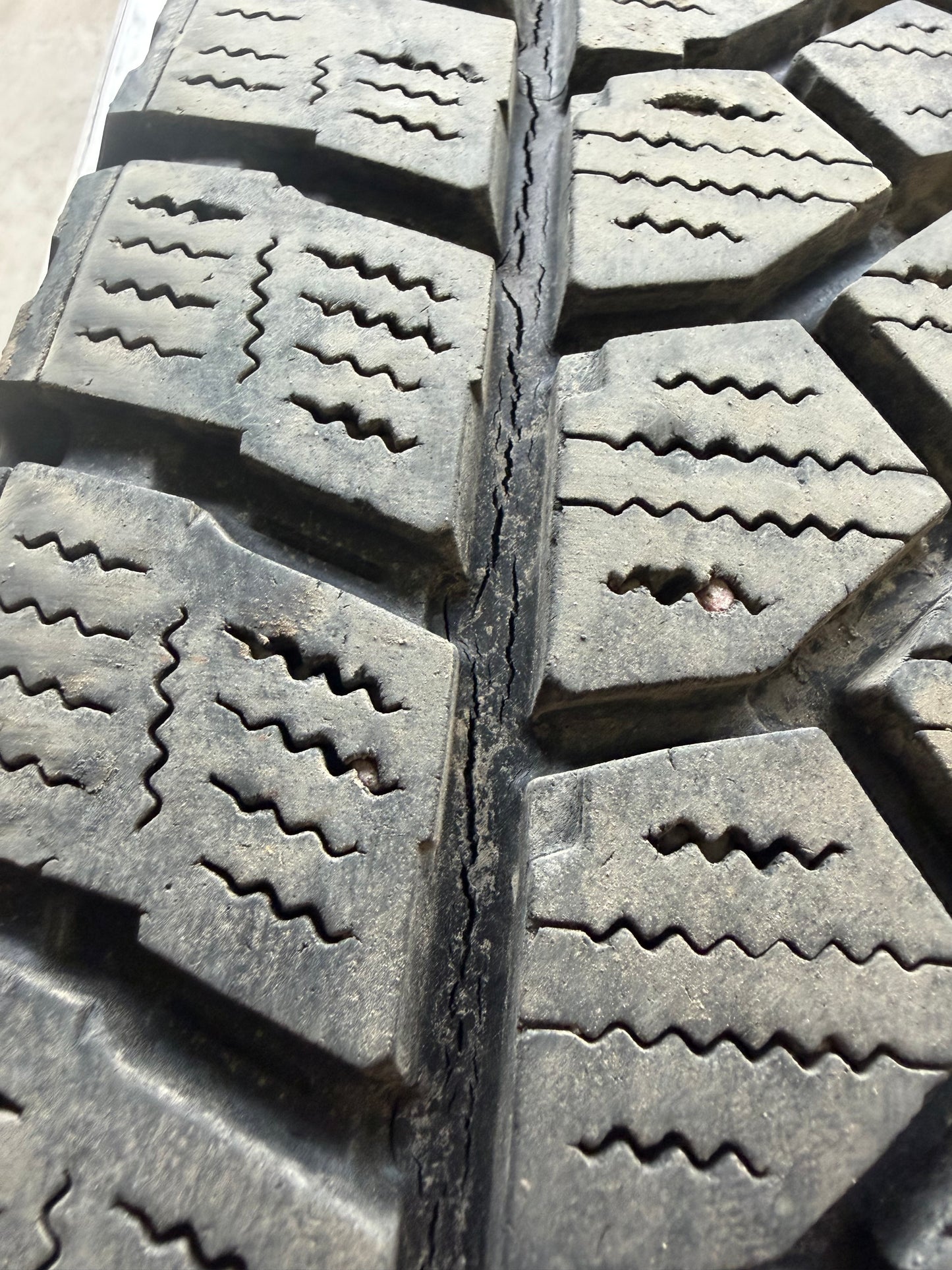 4 pneus d hiver lt 265/70r17 toyo 10 plies