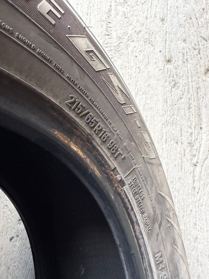 1 pneu d hiver 215/65r16 toyo en bon état