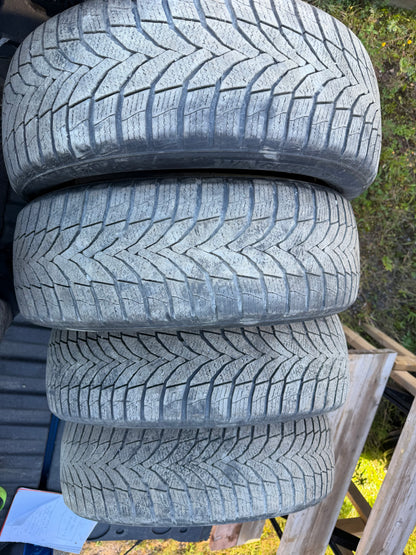 4 pneus d hiver 205/55r17 nexen en bon état