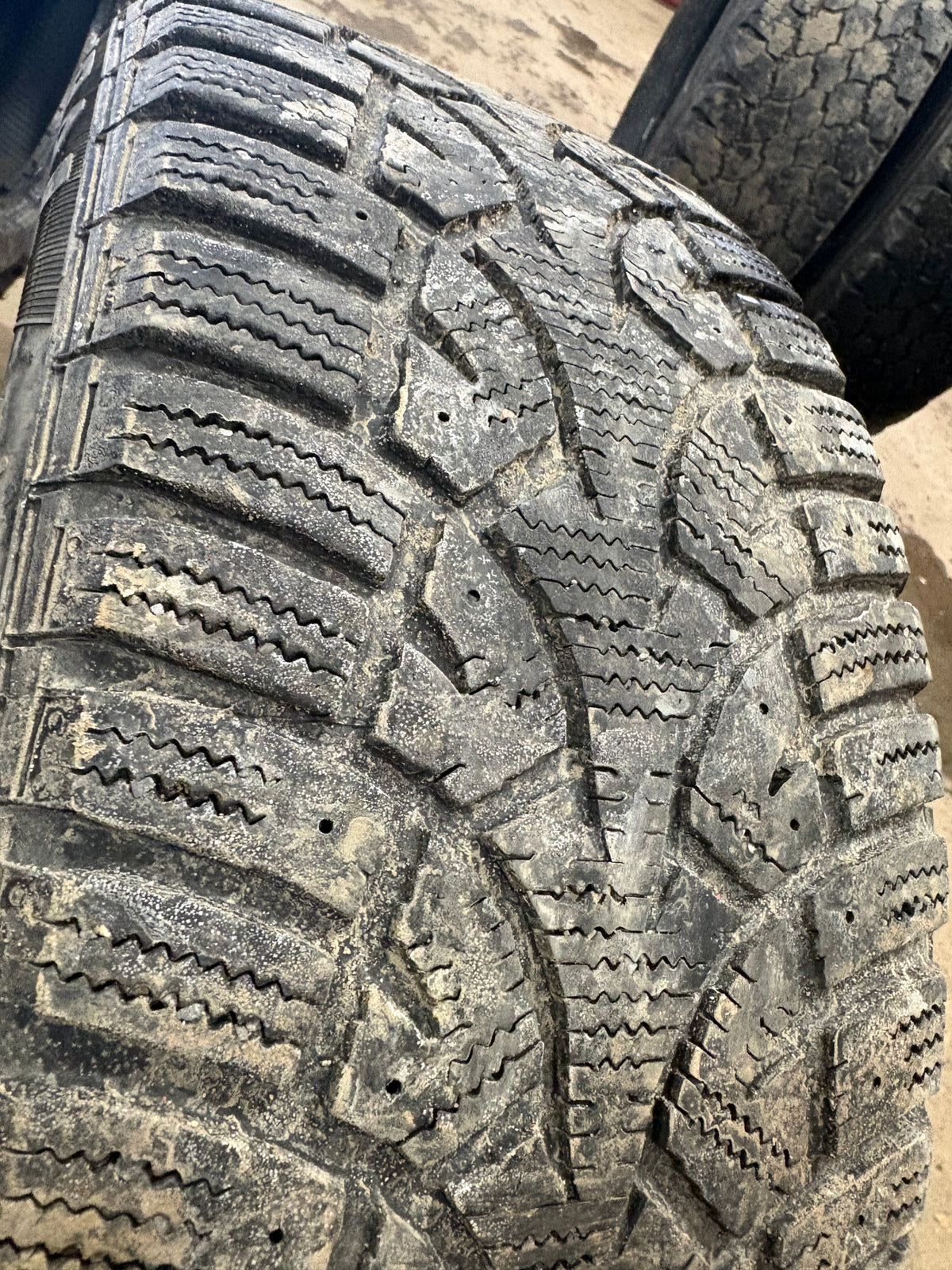 2 pneus d hiver 205/55r16 general