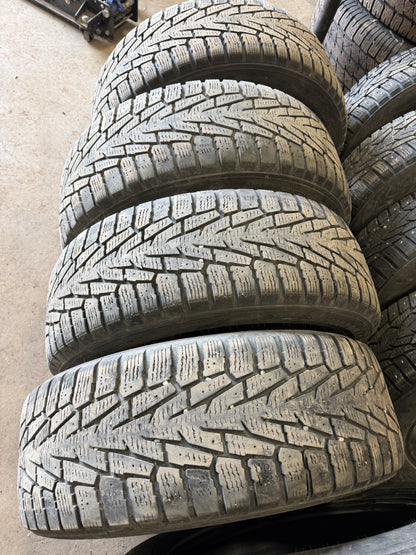 4 pneus d hiver 225/60r17 nokian en bon etat