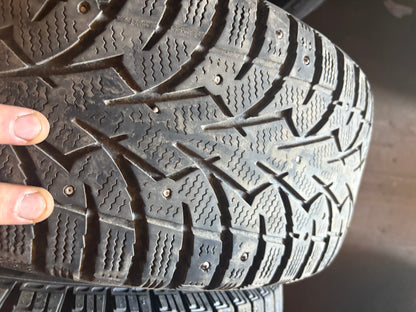 1 pneu d hiver 205/55r16 toyo a clou