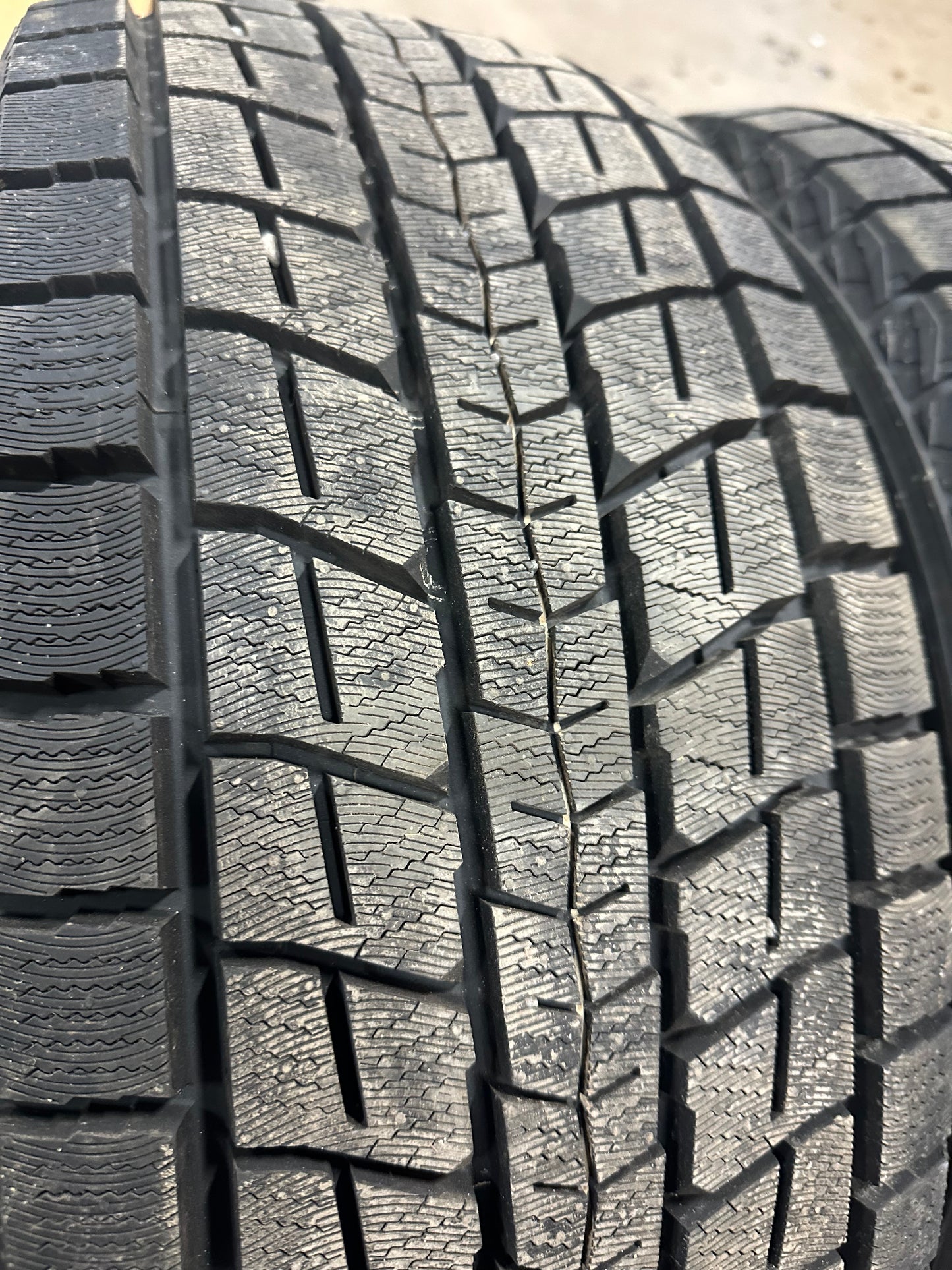 4 pneus d hiver neufs 275/55r20 dunlop en liquidation
