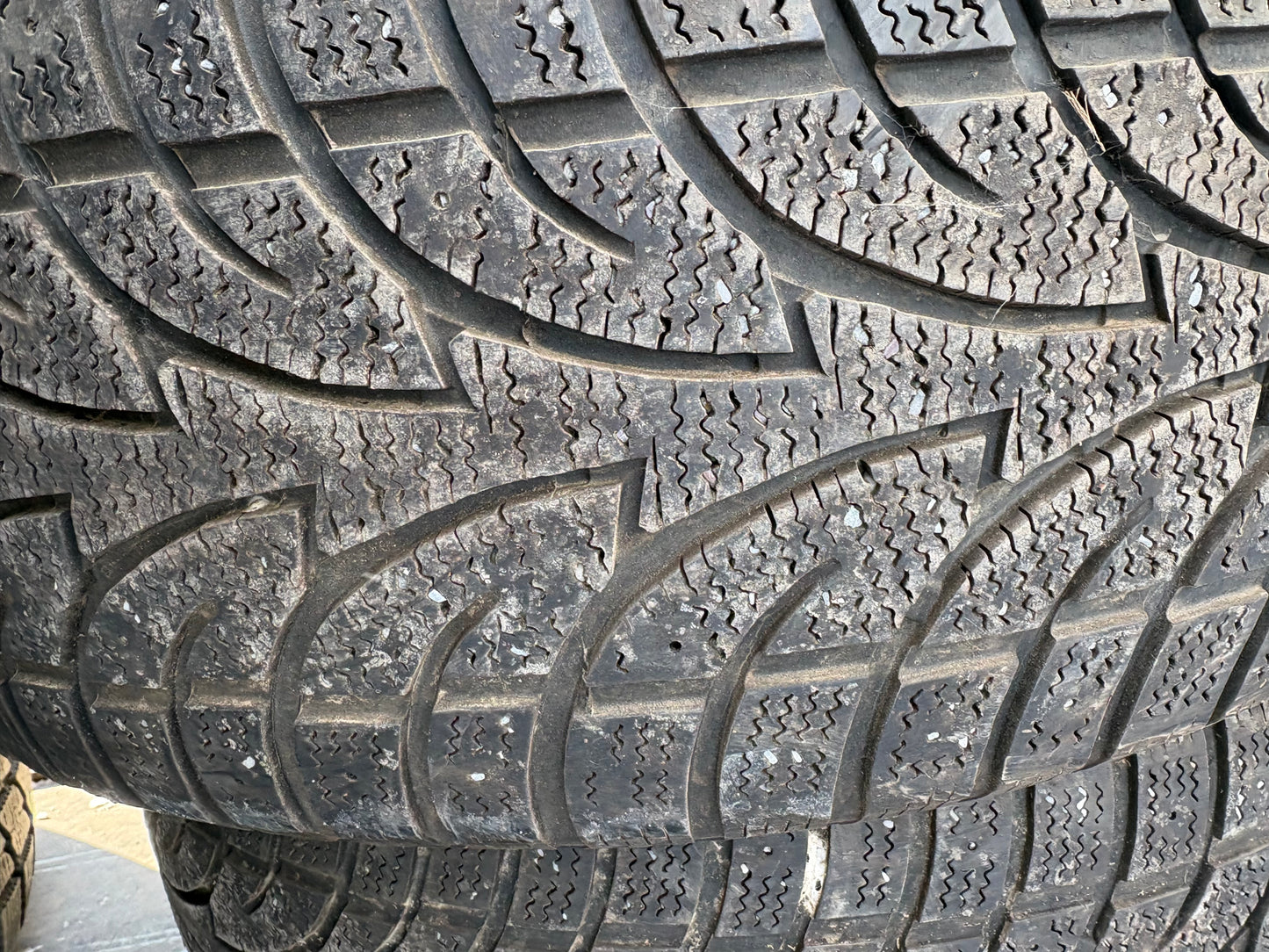 4 pneus d hiver 235/55r19 sailum en bon état