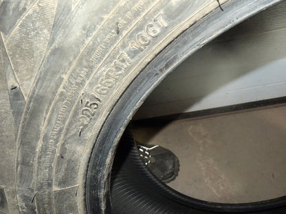 4 pneus d hiver 225/65r17 toyo en tres bon état