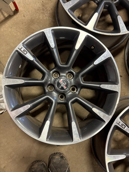 4 mags 19 pouces ford mustang 5x114.3 en tres bonne etat